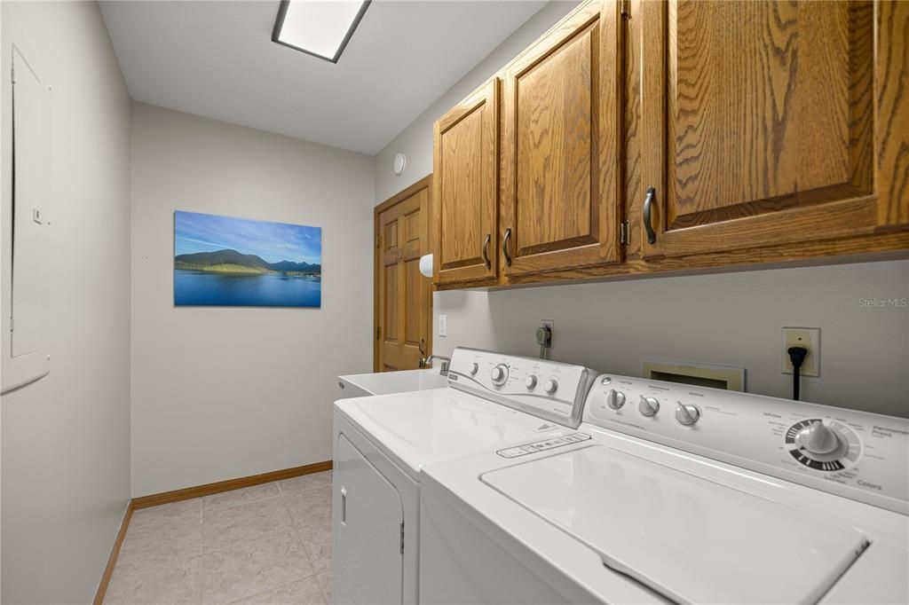 For Sale: $389,900 (3 beds, 2 baths, 2011 Square Feet)