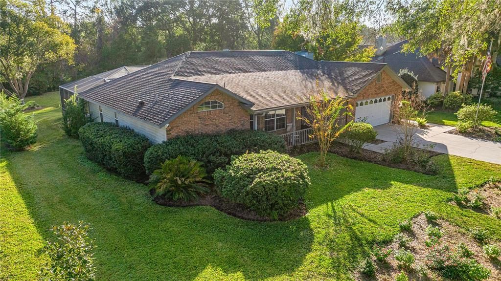 For Sale: $389,900 (3 beds, 2 baths, 2011 Square Feet)