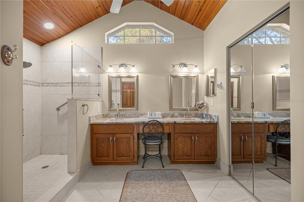 For Sale: $389,900 (3 beds, 2 baths, 2011 Square Feet)