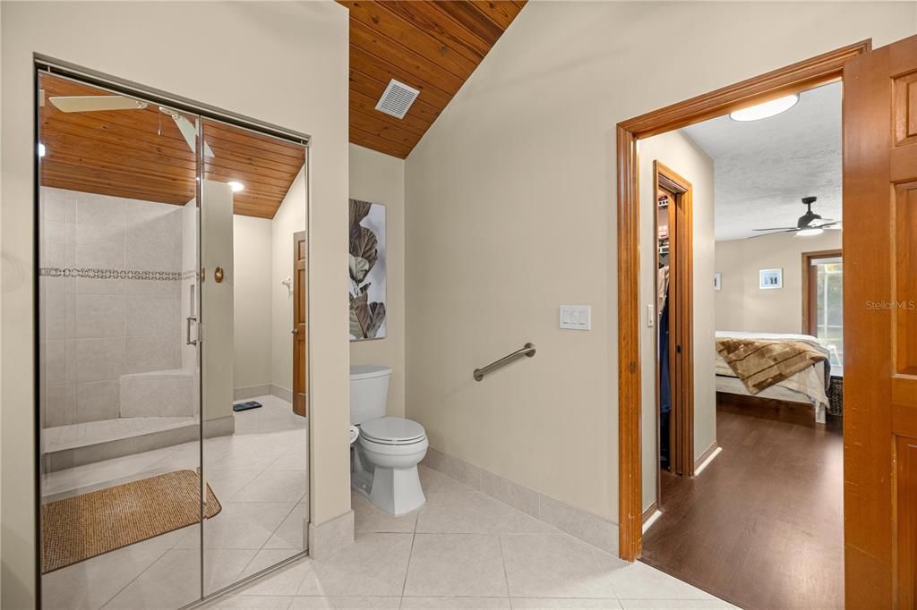 For Sale: $389,900 (3 beds, 2 baths, 2011 Square Feet)