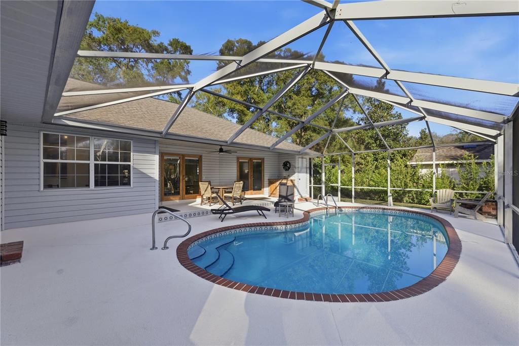 For Sale: $389,900 (3 beds, 2 baths, 2011 Square Feet)