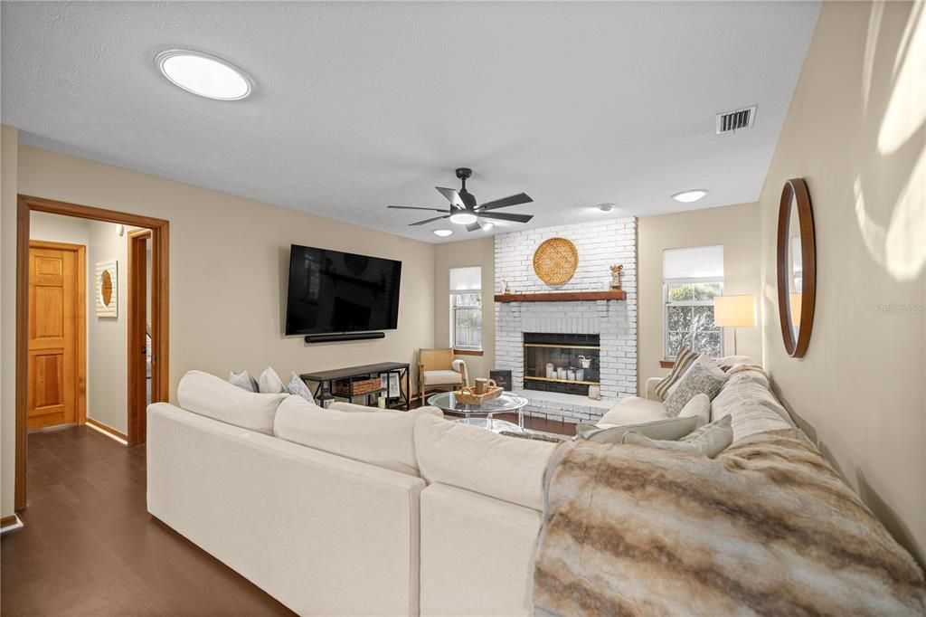 For Sale: $389,900 (3 beds, 2 baths, 2011 Square Feet)