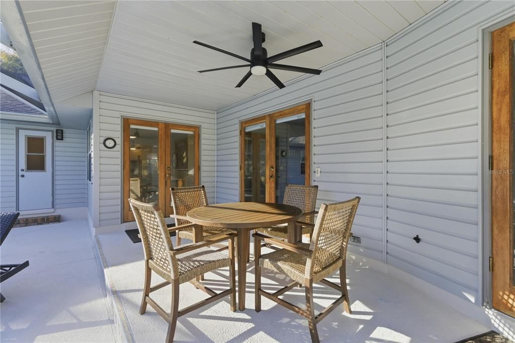 For Sale: $389,900 (3 beds, 2 baths, 2011 Square Feet)