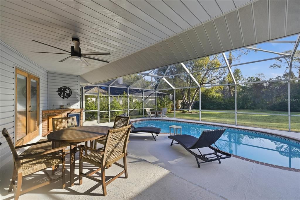 For Sale: $389,900 (3 beds, 2 baths, 2011 Square Feet)