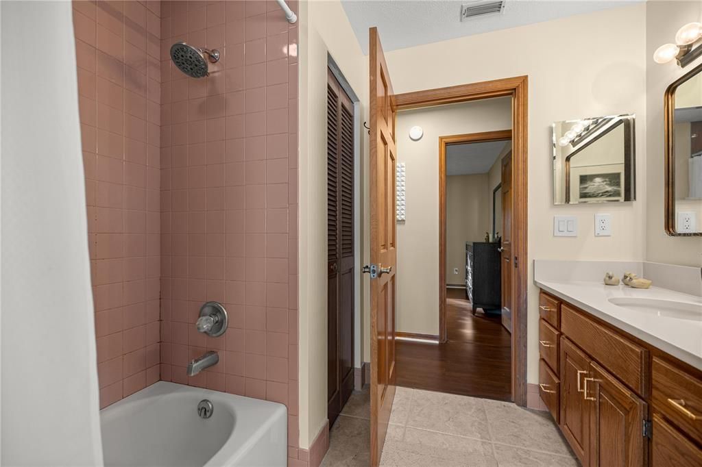 For Sale: $389,900 (3 beds, 2 baths, 2011 Square Feet)