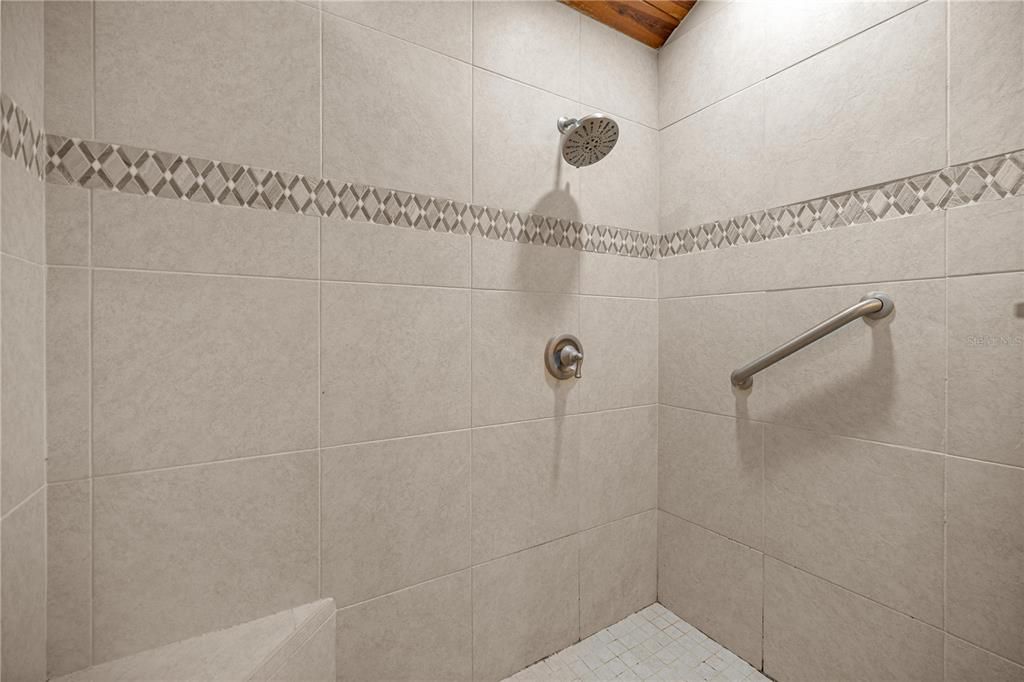 For Sale: $389,900 (3 beds, 2 baths, 2011 Square Feet)