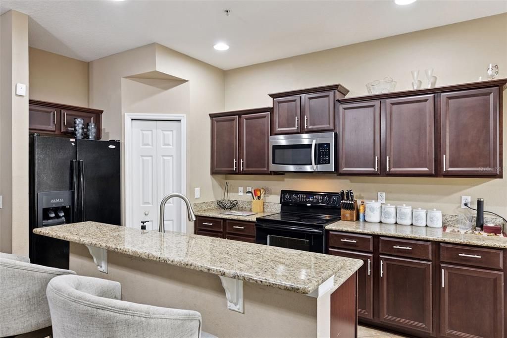 На продажу: $299,990 (3 спален, 2 ванн, 1764 Квадратных фут)