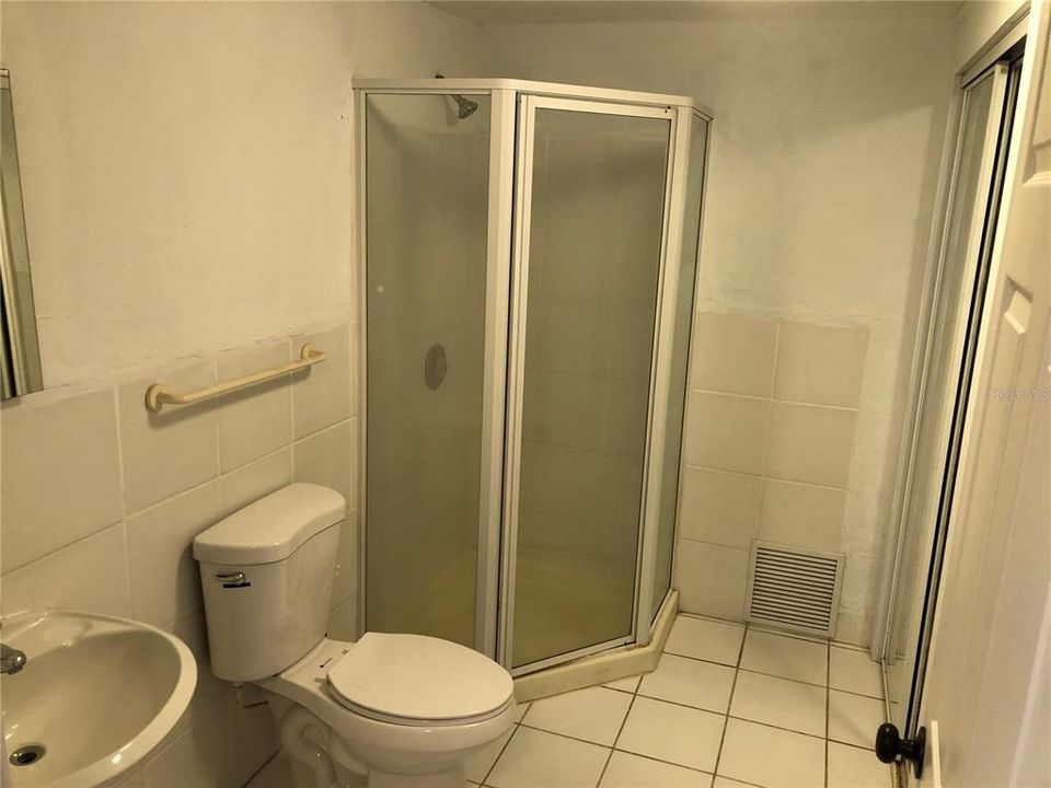 For Rent: $2,200 (4 beds, 3 baths, 1976 Square Feet)