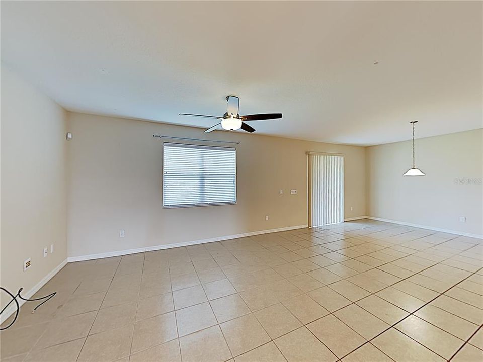 En Venta: $375,000 (4 camas, 2 baños, 2105 Pies cuadrados)