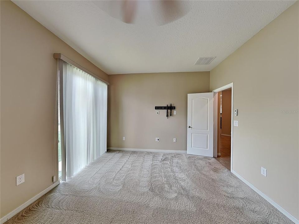 En Venta: $375,000 (4 camas, 2 baños, 2105 Pies cuadrados)