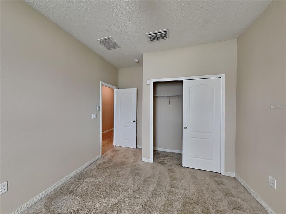 En Venta: $375,000 (4 camas, 2 baños, 2105 Pies cuadrados)