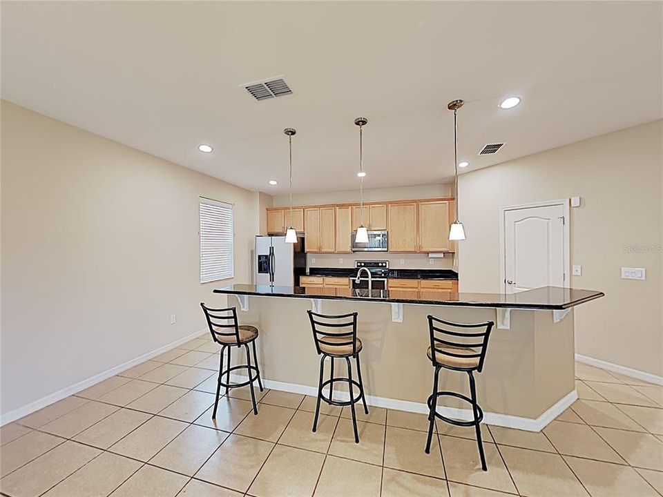 En Venta: $375,000 (4 camas, 2 baños, 2105 Pies cuadrados)