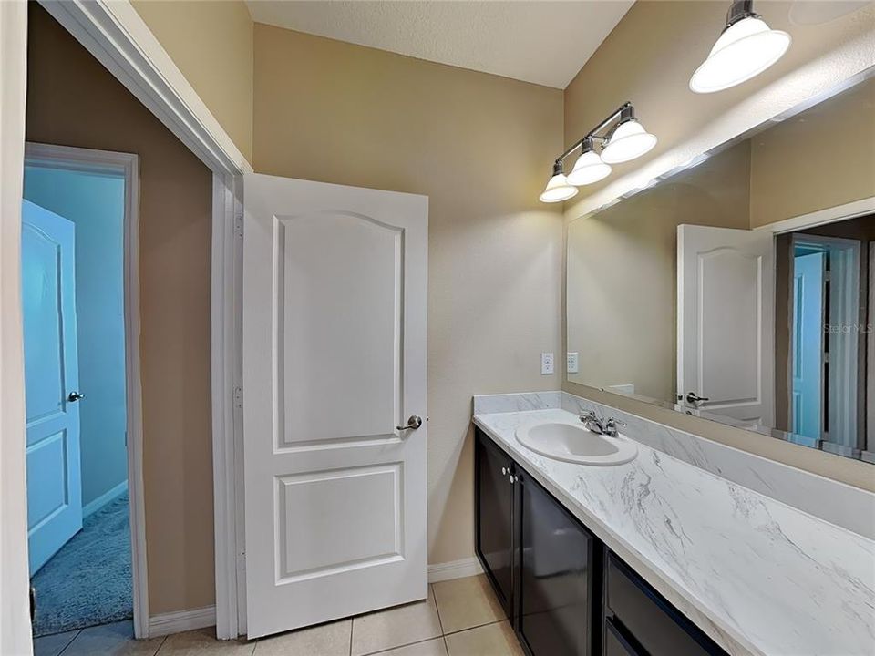 En Venta: $375,000 (4 camas, 2 baños, 2105 Pies cuadrados)