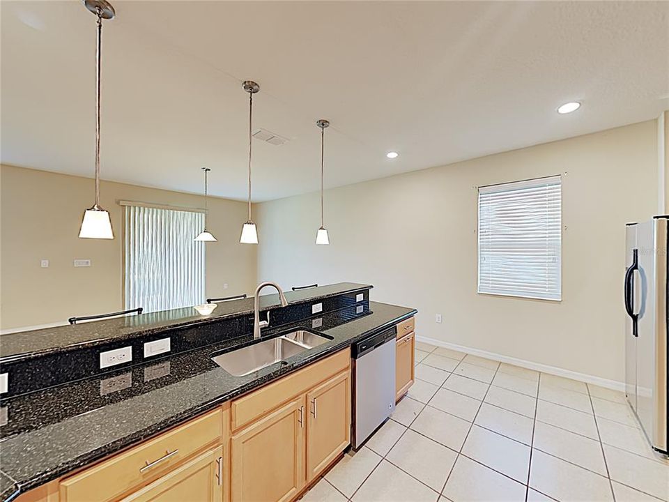 En Venta: $375,000 (4 camas, 2 baños, 2105 Pies cuadrados)