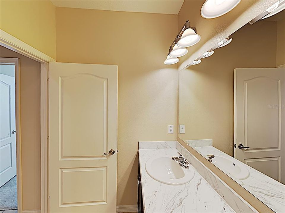 En Venta: $375,000 (4 camas, 2 baños, 2105 Pies cuadrados)