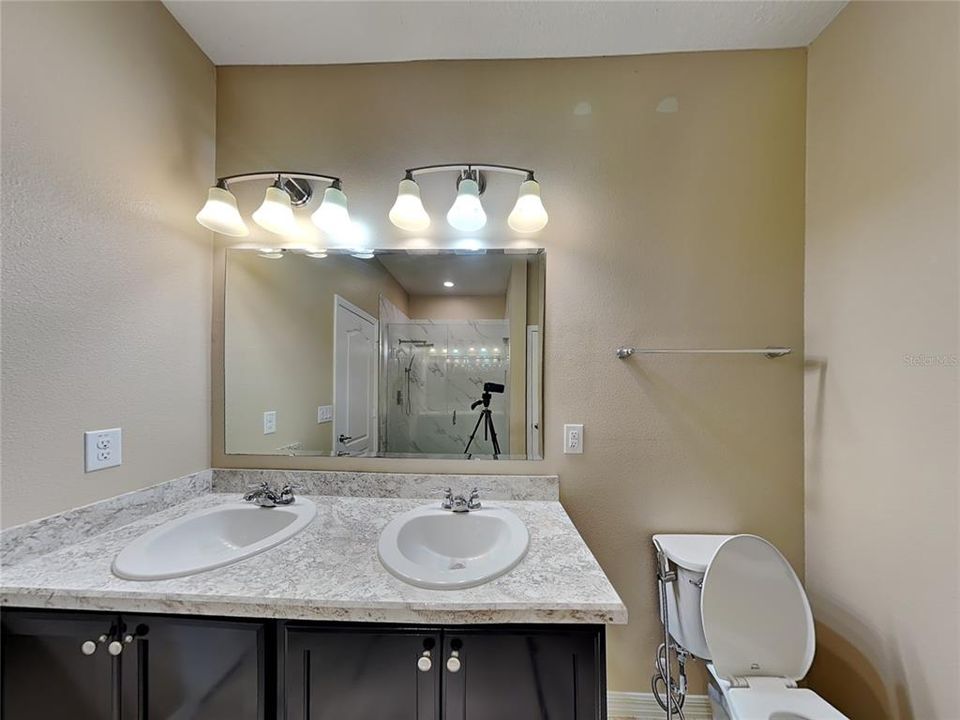 En Venta: $375,000 (4 camas, 2 baños, 2105 Pies cuadrados)