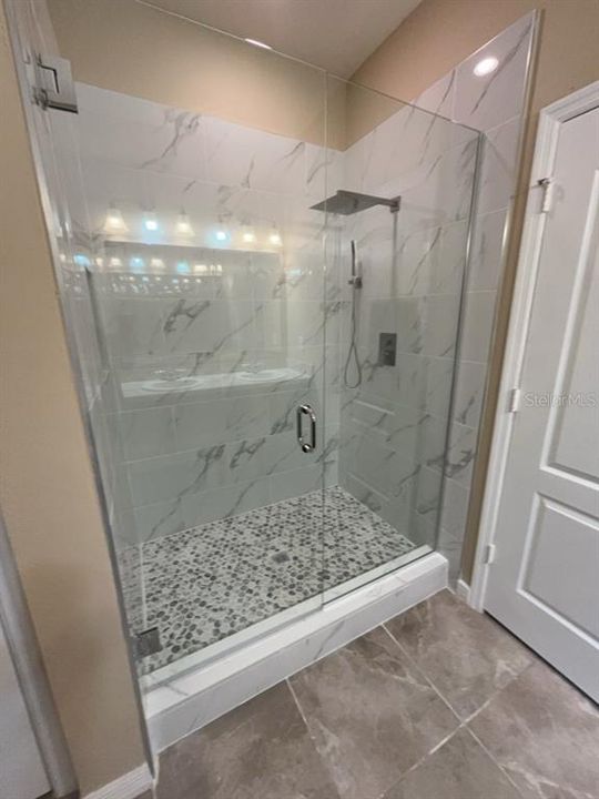 En Venta: $375,000 (4 camas, 2 baños, 2105 Pies cuadrados)