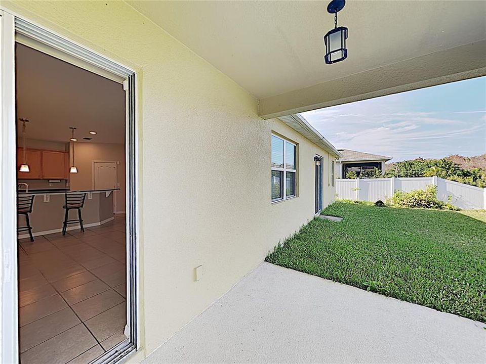 En Venta: $375,000 (4 camas, 2 baños, 2105 Pies cuadrados)