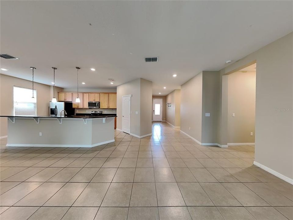 En Venta: $375,000 (4 camas, 2 baños, 2105 Pies cuadrados)