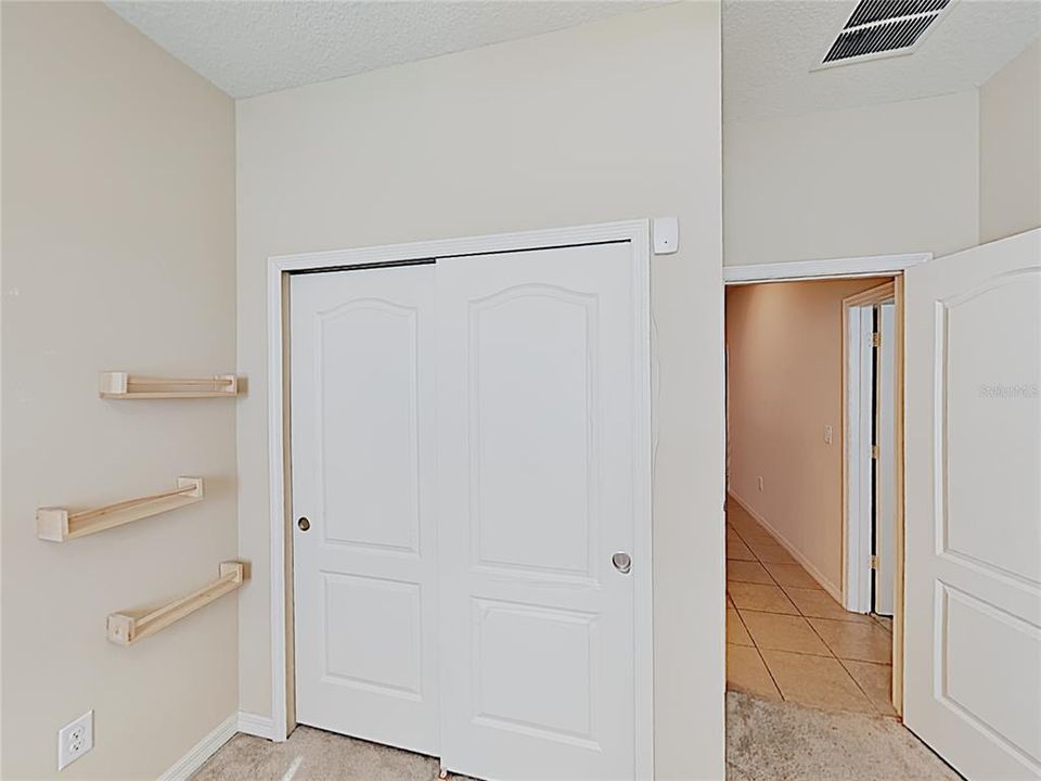 En Venta: $375,000 (4 camas, 2 baños, 2105 Pies cuadrados)