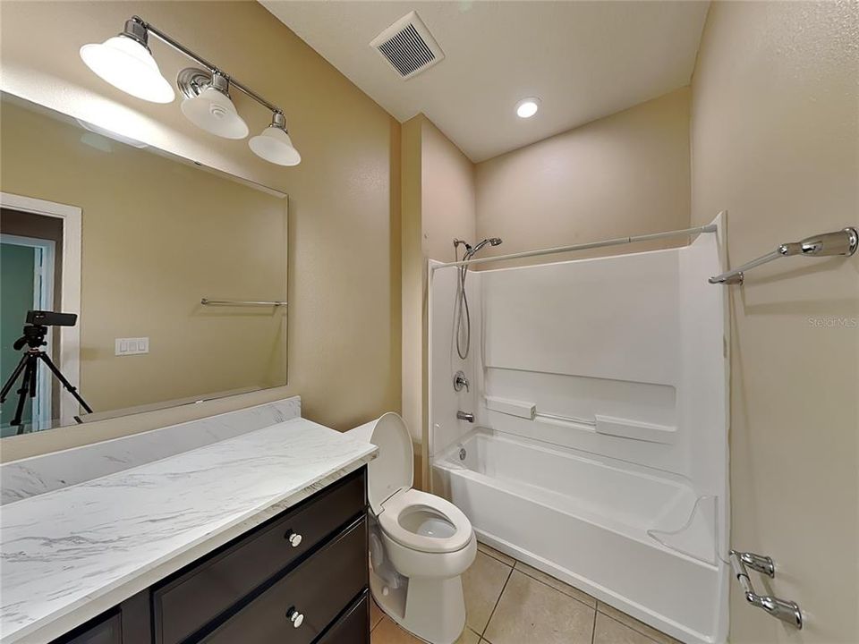 En Venta: $375,000 (4 camas, 2 baños, 2105 Pies cuadrados)