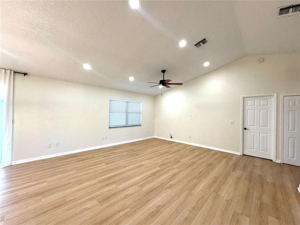 For Rent: $2,999 (3 beds, 2 baths, 1819 Square Feet)