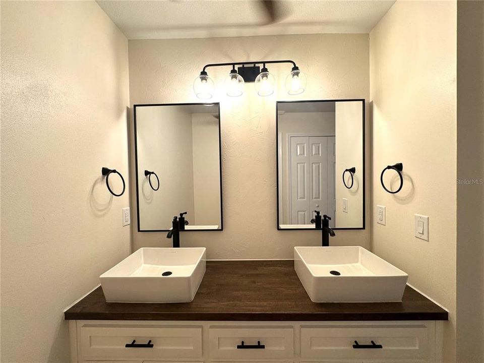 For Rent: $2,999 (3 beds, 2 baths, 1819 Square Feet)