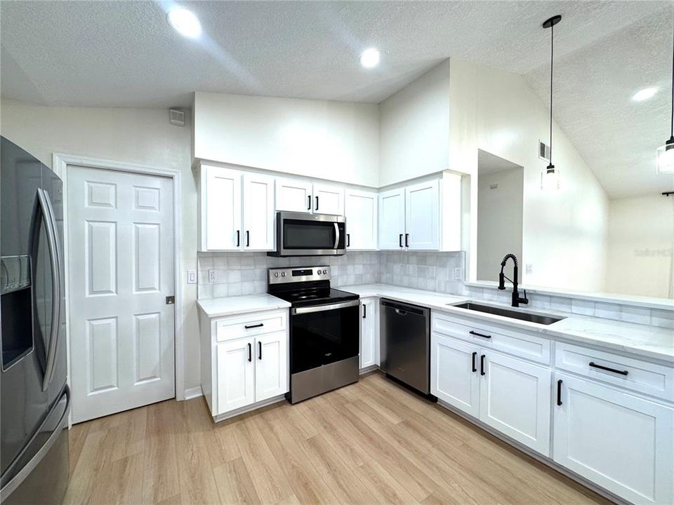 For Rent: $2,999 (3 beds, 2 baths, 1819 Square Feet)