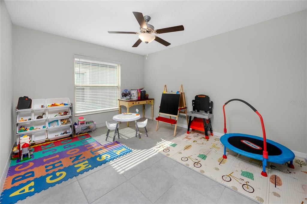 На продажу: $450,000 (4 спален, 3 ванн, 2557 Квадратных фут)