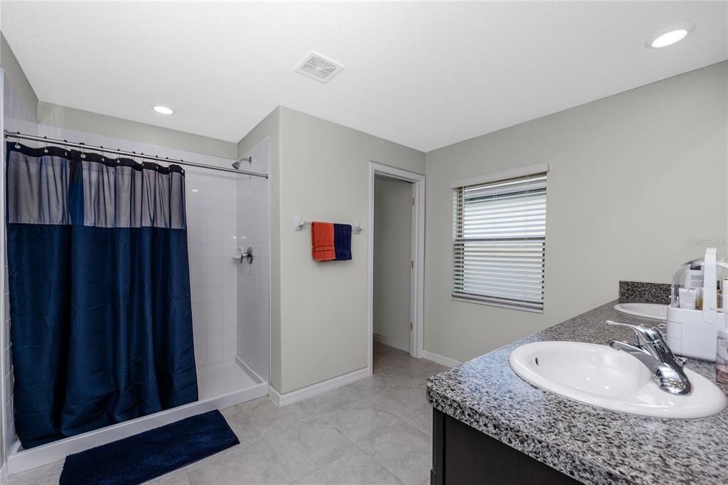 На продажу: $450,000 (4 спален, 3 ванн, 2557 Квадратных фут)