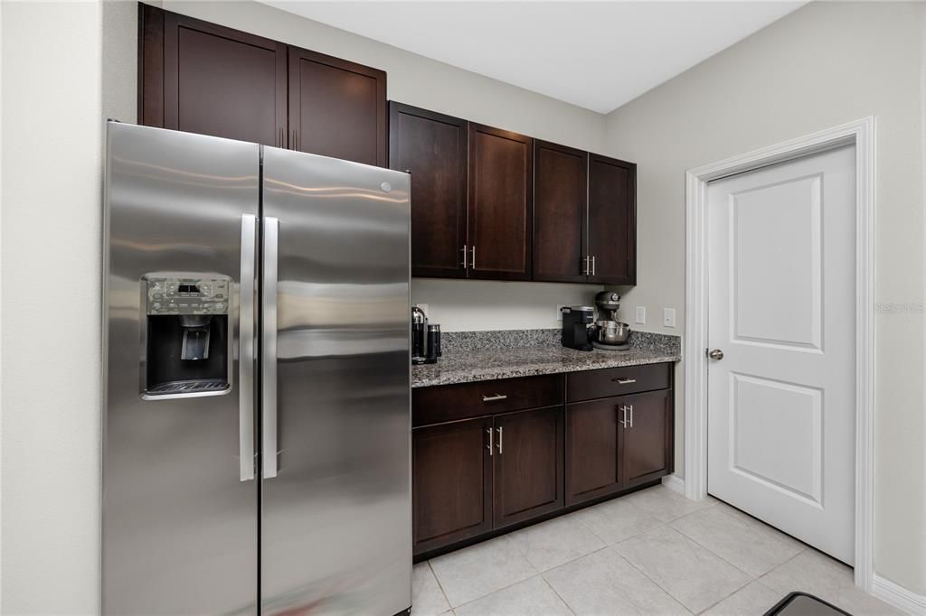 На продажу: $450,000 (4 спален, 3 ванн, 2557 Квадратных фут)