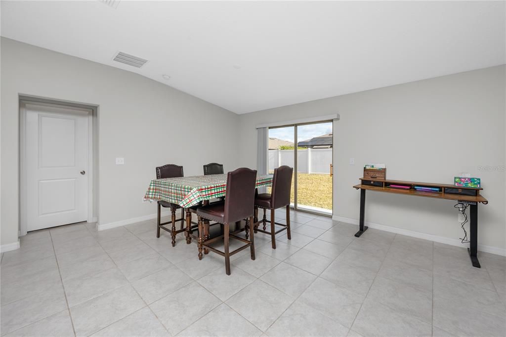 На продажу: $450,000 (4 спален, 3 ванн, 2557 Квадратных фут)