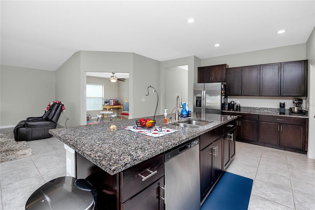 На продажу: $450,000 (4 спален, 3 ванн, 2557 Квадратных фут)