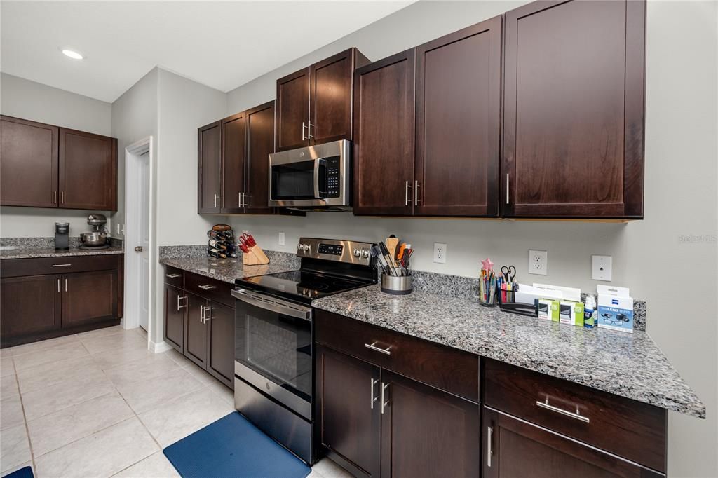 На продажу: $450,000 (4 спален, 3 ванн, 2557 Квадратных фут)