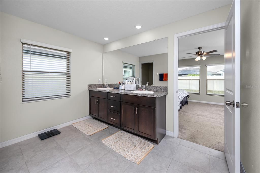 На продажу: $450,000 (4 спален, 3 ванн, 2557 Квадратных фут)