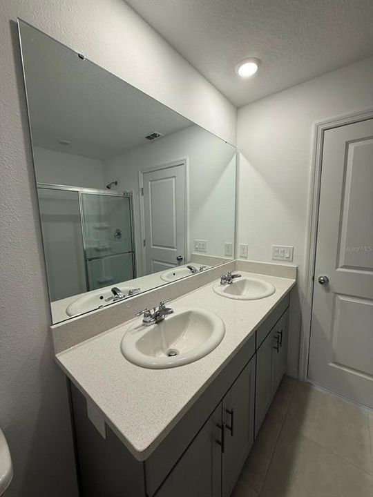 出租: $1,700 (2 贝兹, 2 浴室, 1219 平方英尺)