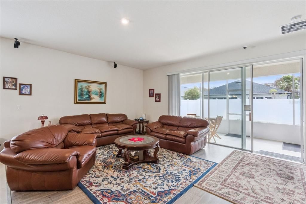 На продажу: $570,000 (4 спален, 3 ванн, 2400 Квадратных фут)