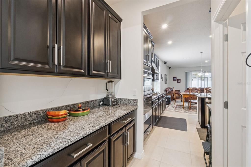 На продажу: $570,000 (4 спален, 3 ванн, 2400 Квадратных фут)