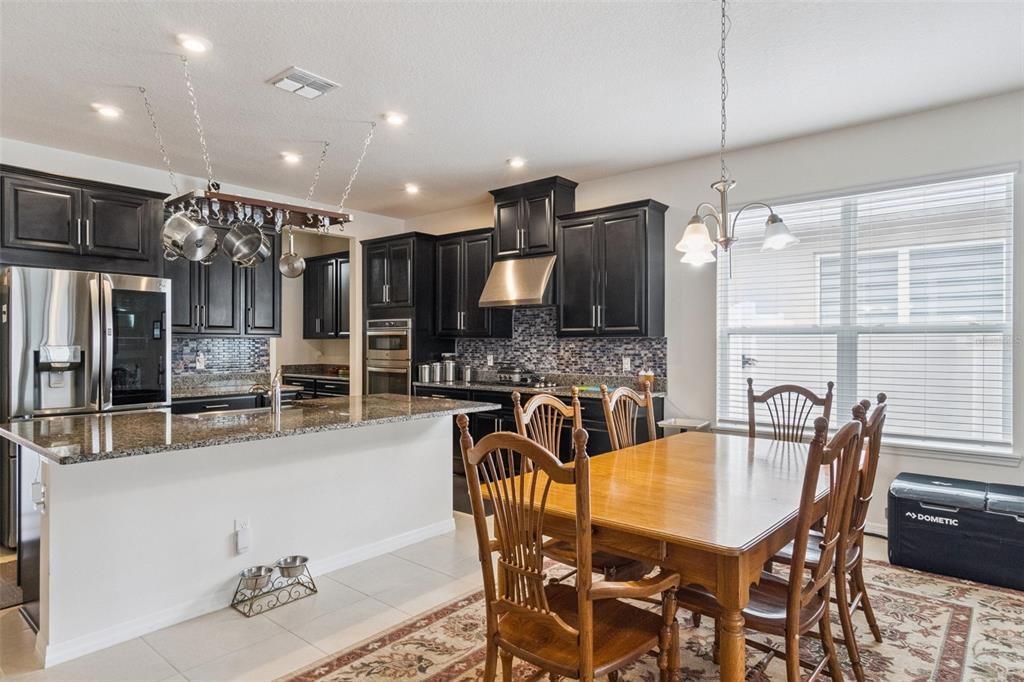 На продажу: $570,000 (4 спален, 3 ванн, 2400 Квадратных фут)