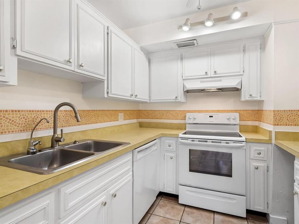 En Venta: $149,900 (2 camas, 1 baños, 1072 Pies cuadrados)