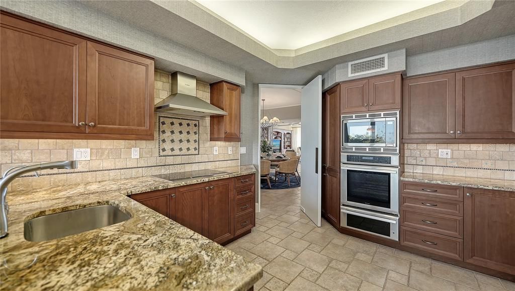 На продажу: $1,595,000 (3 спален, 3 ванн, 2550 Квадратных фут)