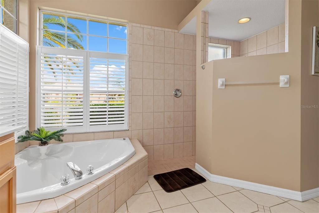 待售: $499,900 (3 贝兹, 2 浴室, 2045 平方英尺)