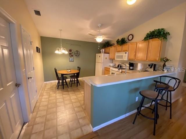 For Sale: $311,900 (2 beds, 2 baths, 1156 Square Feet)