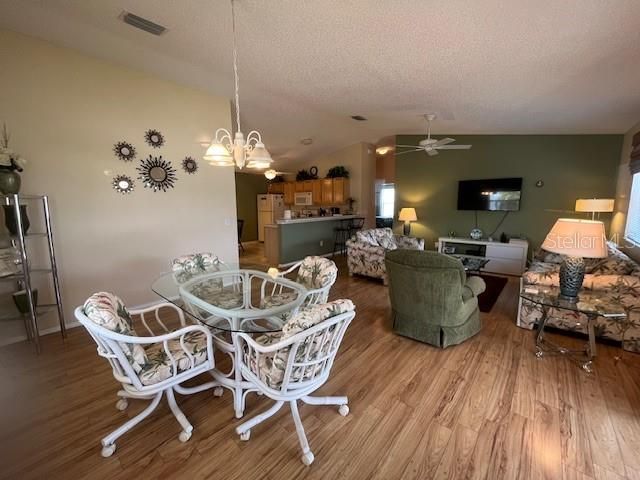For Sale: $311,900 (2 beds, 2 baths, 1156 Square Feet)