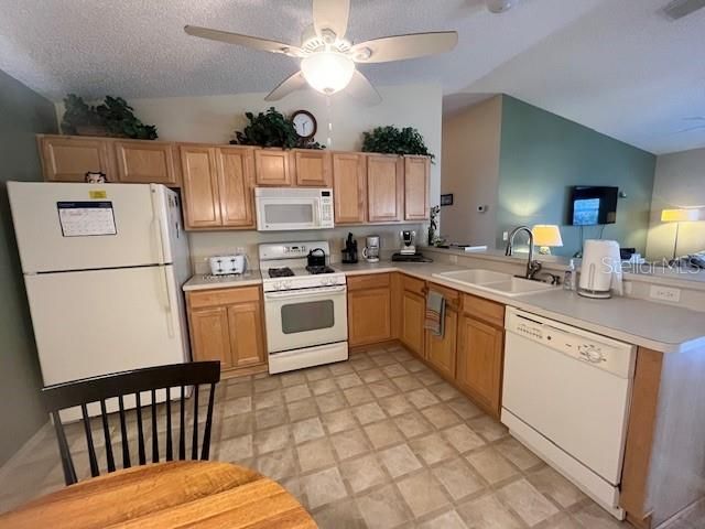 For Sale: $311,900 (2 beds, 2 baths, 1156 Square Feet)