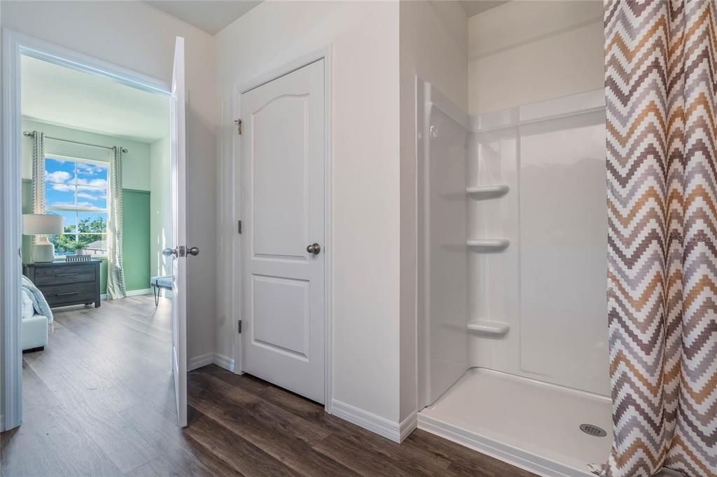 En Venta: $362,990 (5 camas, 3 baños, 2447 Pies cuadrados)