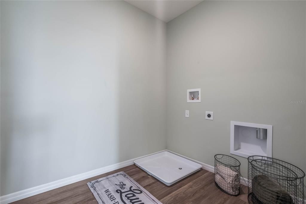 En Venta: $362,990 (5 camas, 3 baños, 2447 Pies cuadrados)