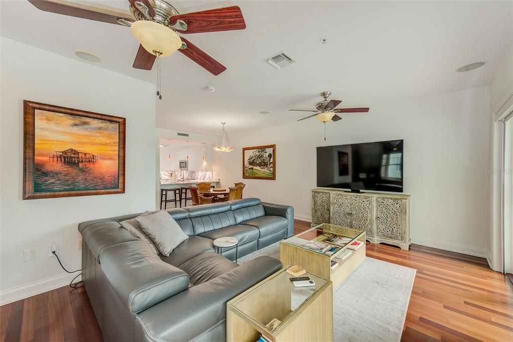 На продажу: $1,250,000 (2 спален, 3 ванн, 2080 Квадратных фут)