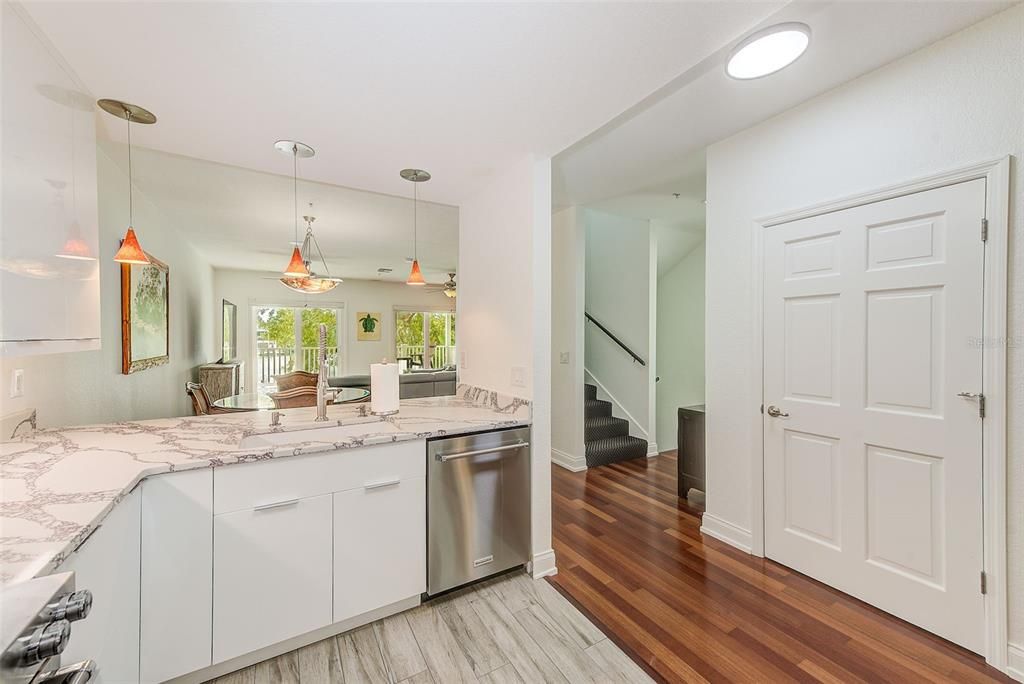 На продажу: $1,250,000 (2 спален, 3 ванн, 2080 Квадратных фут)