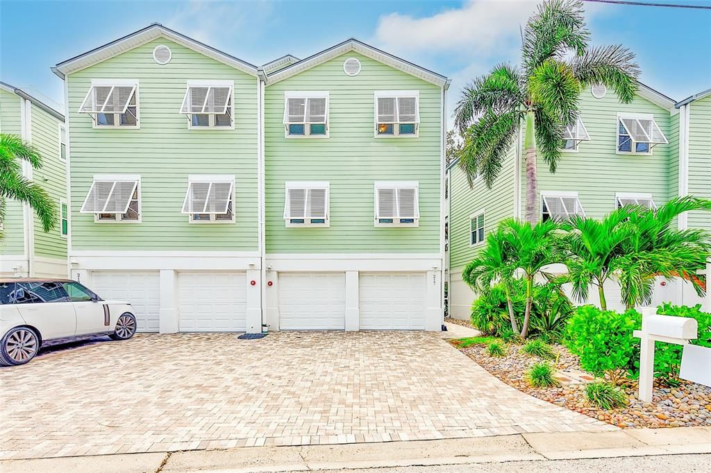 На продажу: $1,250,000 (2 спален, 3 ванн, 2080 Квадратных фут)